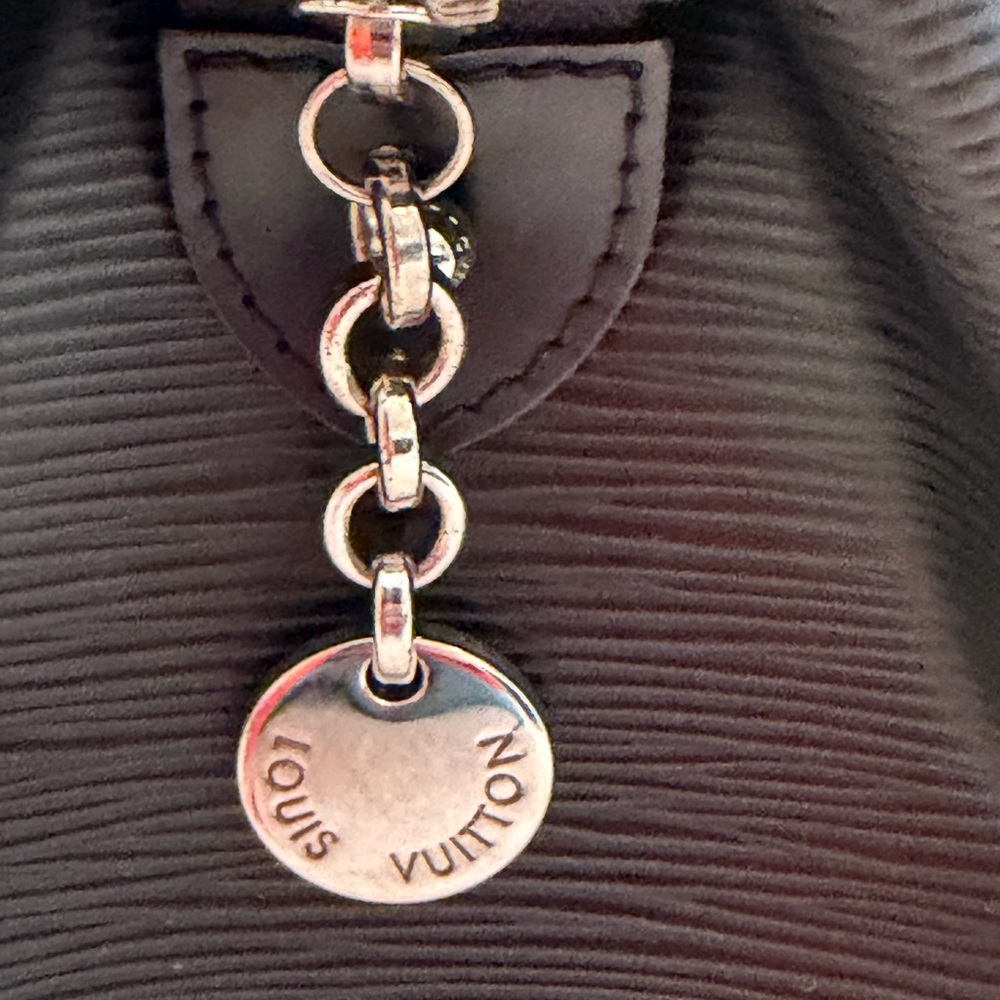 Louis Vuitton Black Electric Epi Brea MM - Picture 6 of 14